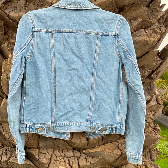Levi’s Premium Original Trucker Jacket: ALL MINE MEDIUM WASH - Picture 4 of 7